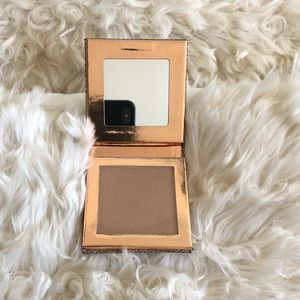MÍRAME highlighter from DESI X KATY Collection
